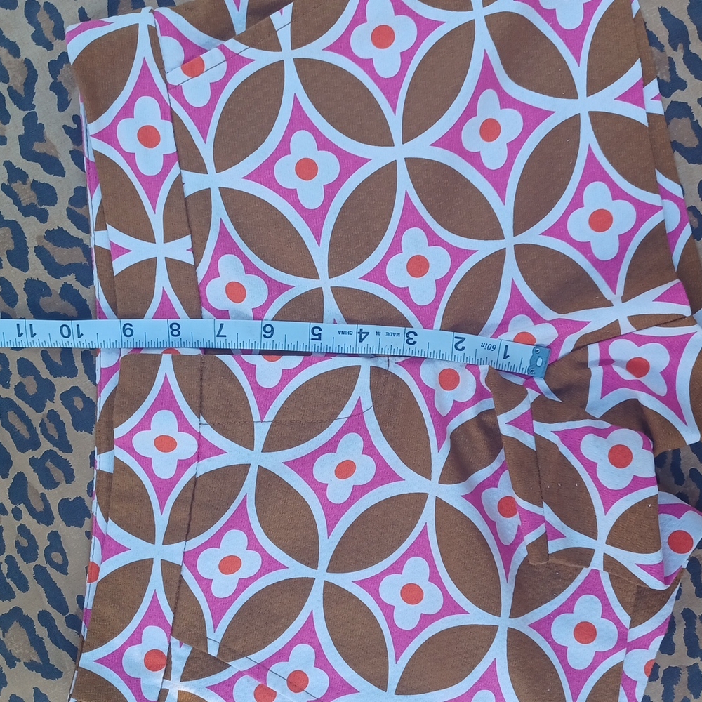 Trina Turk Brown and Pink Geometric Print Women's Shorts - Picture 9 of 10